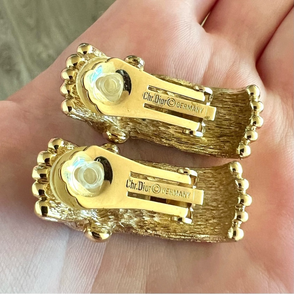 Christian Dior Large Clip On Eartings Gold - Picture 3 of 3